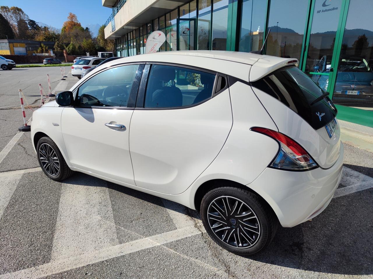 Lancia Ypsilon 1.0 Hybryd Gold 2022
