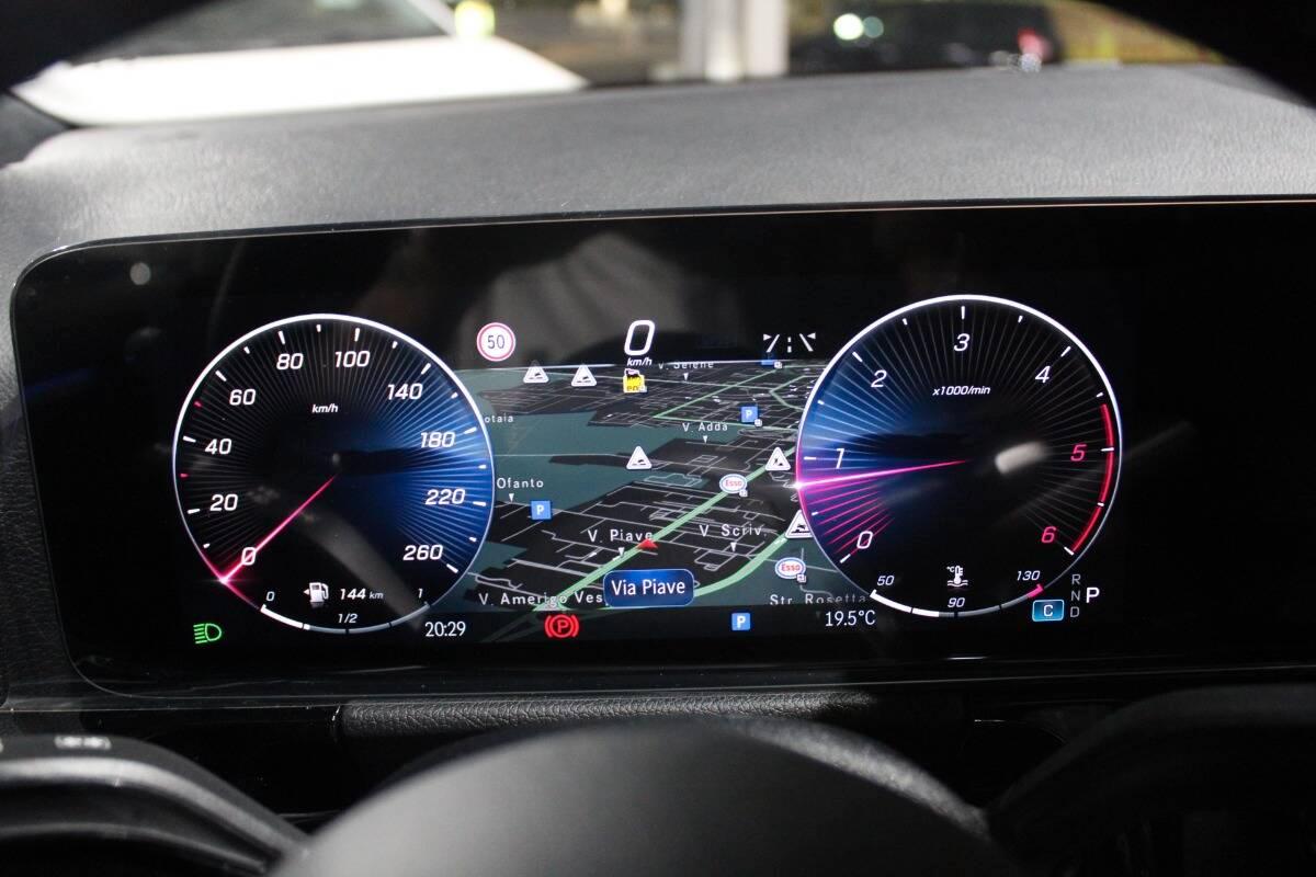 Mercedes Classe GLA 200 d AMG Line Premium auto Con TELECAMERA