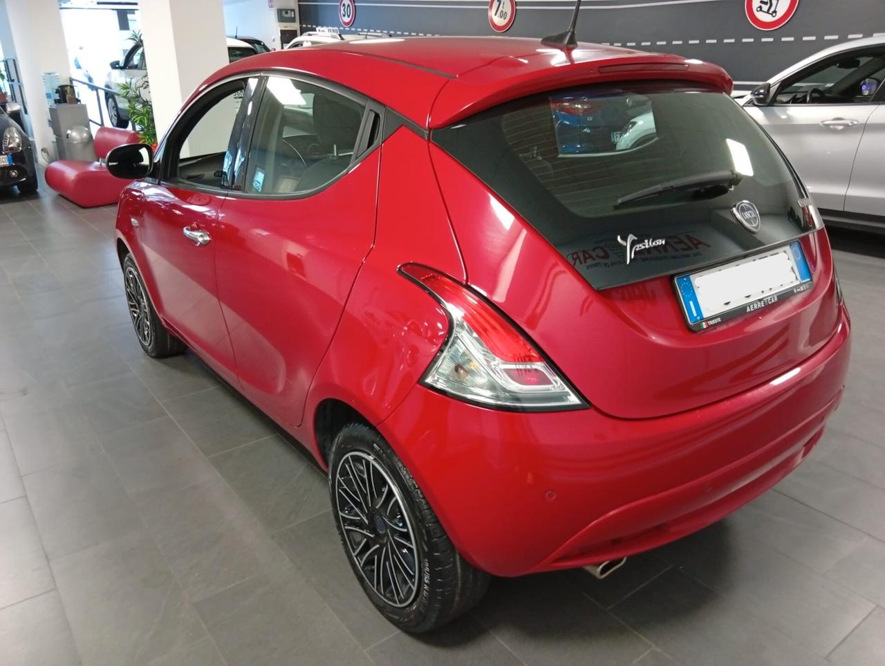 Lancia Ypsilon 1.0 FireFly 5 porte S&S Hybrid Ecochic Gold