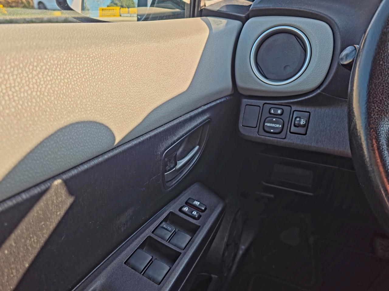 Toyota Yaris 1.5 Hybrid 5 porte Lounge 2014-E5B Automatico NEO