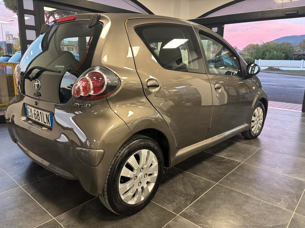 TOYOTA AYGO ANNO 2012 BZ 1.0 ADATTA NEOPATENTATI KM 90 MILA