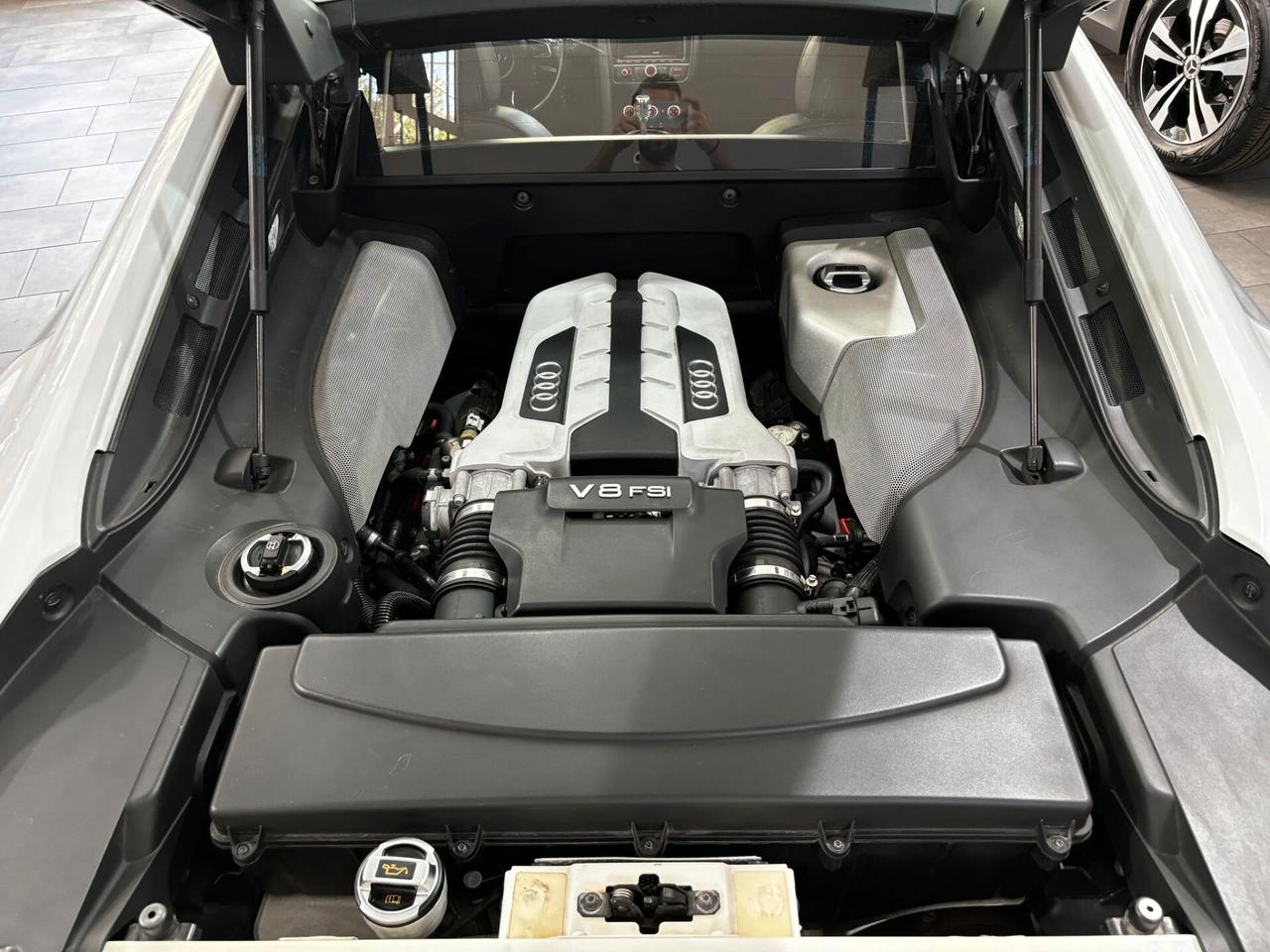 AUDI R8 V8 COUPE' 4.2 430CV R-TRONIC