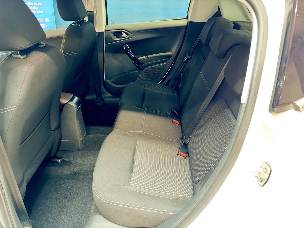 Peugeot 208 1.6HDi 100cv Neopat. E6