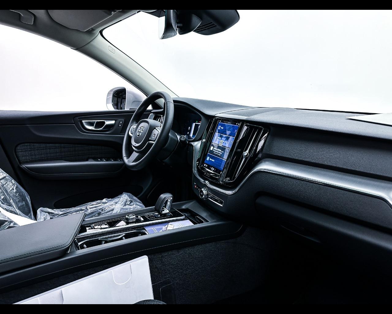 VOLVO XC60 (2017-->) - XC60 T6 Plug-in hybrid AWD automatico Core