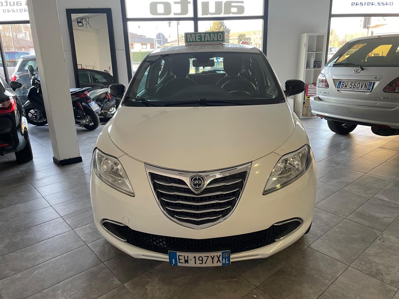 Lancia Ypsilon 0.9 TwinAir 85 CV 5 porte Metano Ecochic Silver