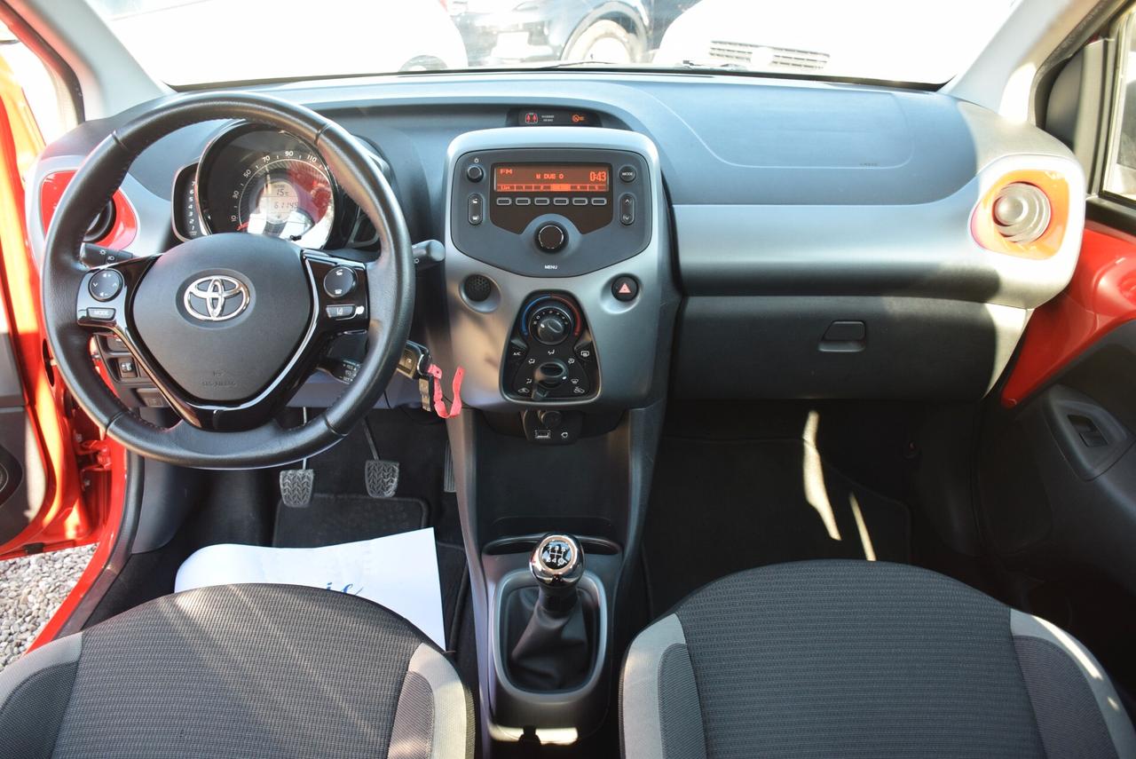 Toyota Aygo 1.0 VVT-i 72cv X-COOL - ADAS SENSORI CRUISE LED BT OK NEOPATENTATI