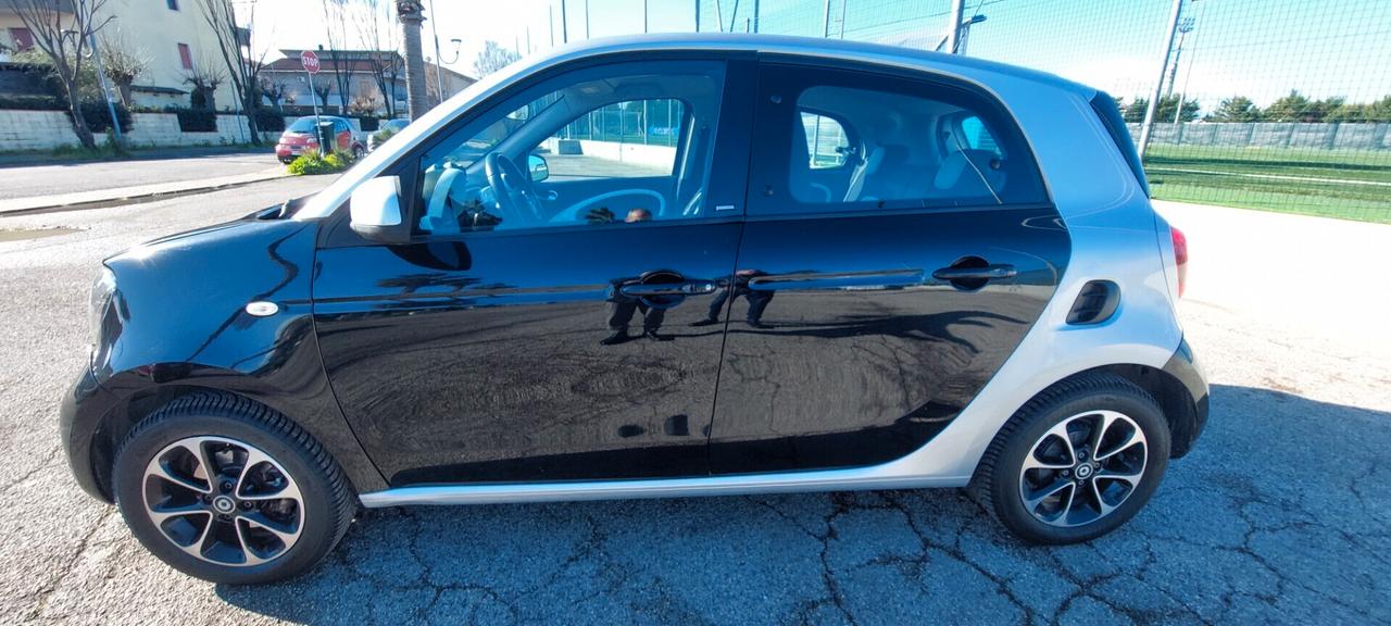 SMART FORFOUR 1,0 BENZINA 70 CV X NEOPATENTATI DOPPIO TETTO IMPECCABILE GOMME NUOVE