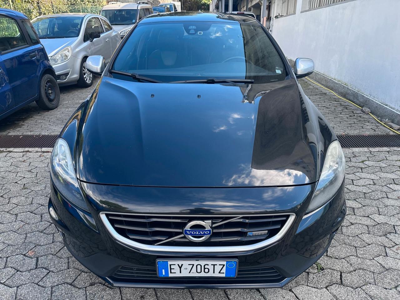 Volvo V40 D2 R-design Momentum