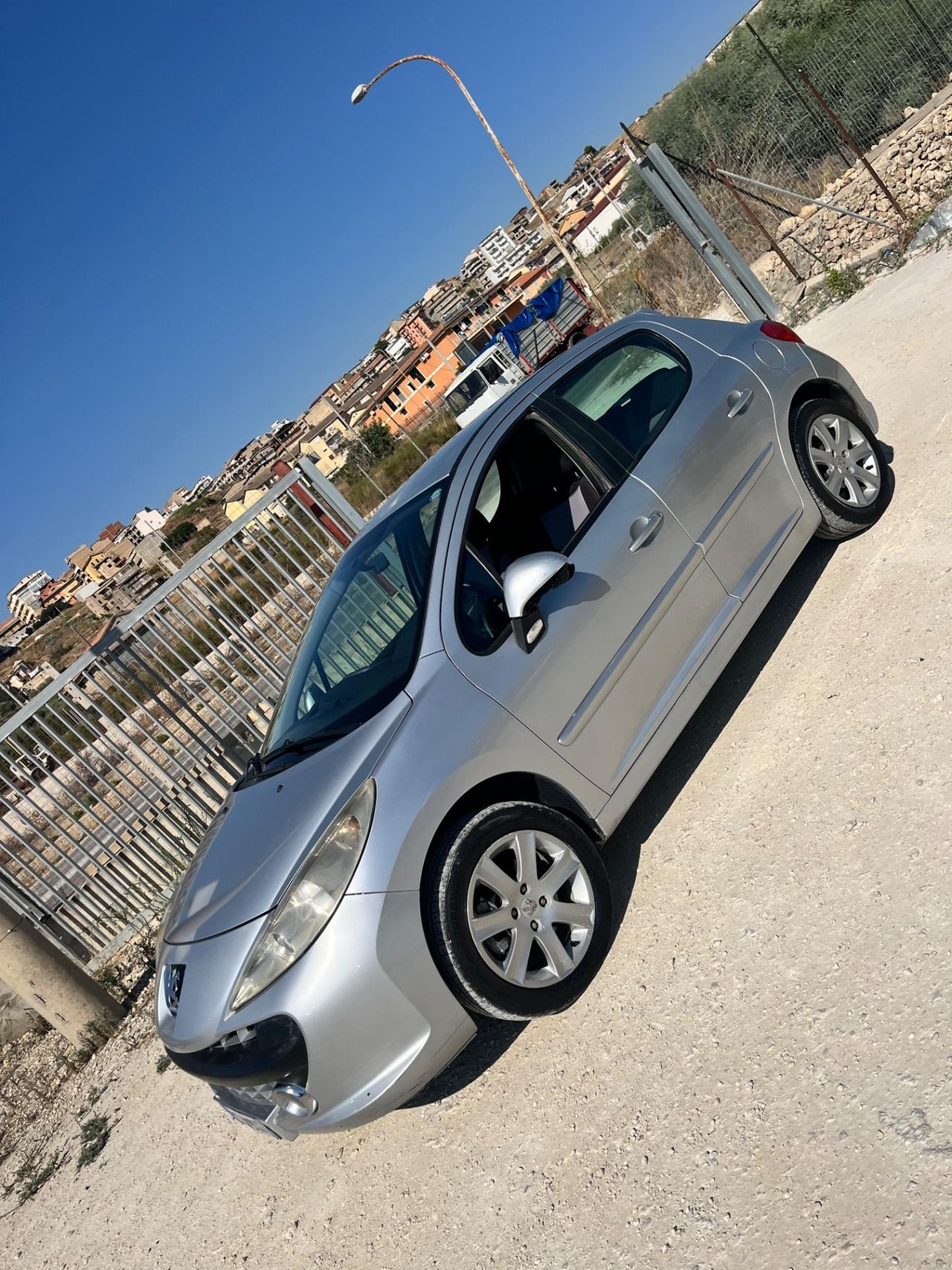 Peugeot 207 1.6 HDi 90CV 5p.