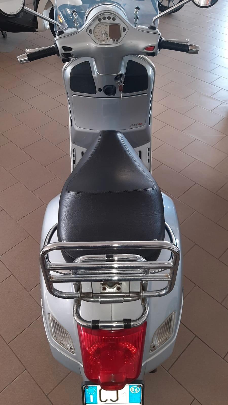 Piaggio Vespa 250 GTS