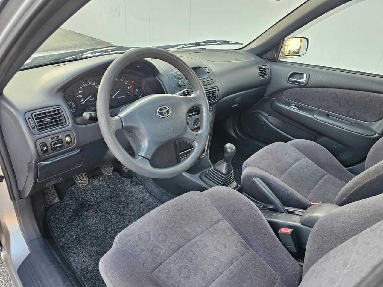 Toyota Corolla 1.6 benzina