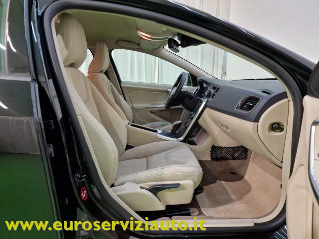 VOLVO V60 T3 Powershift Kinetic