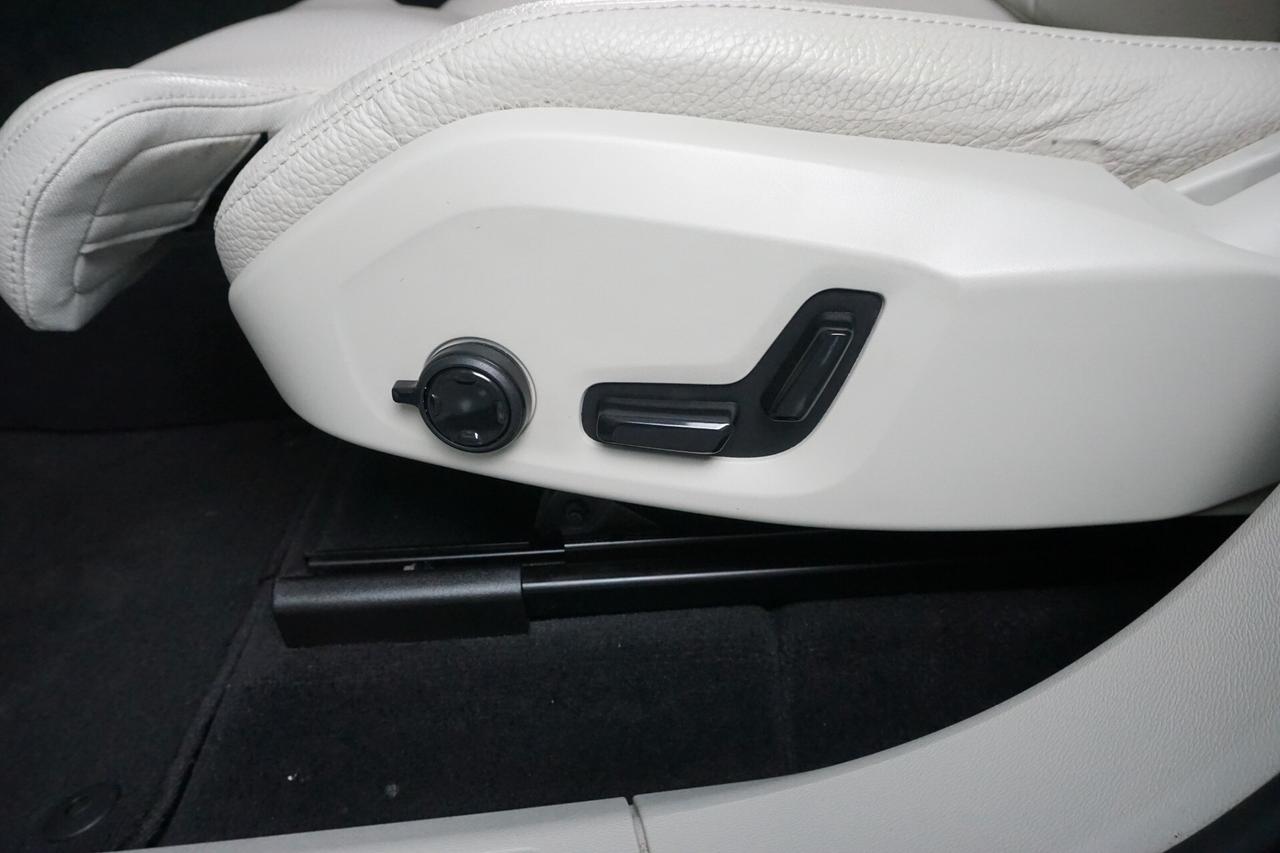 Volvo XC 60 B4 (d) auto AWD autocarro Ultimate Dark