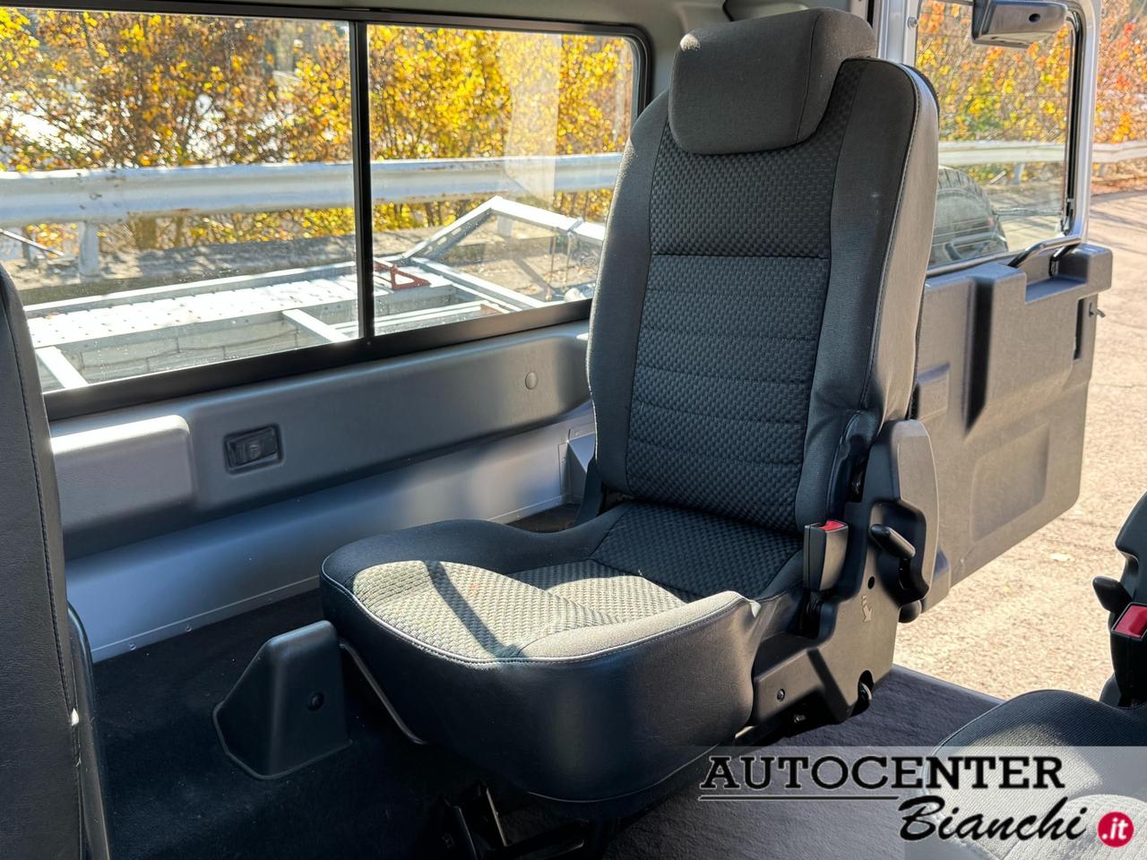 Land Rover Defender 90 SW Defender 90 2.4 td SE SW