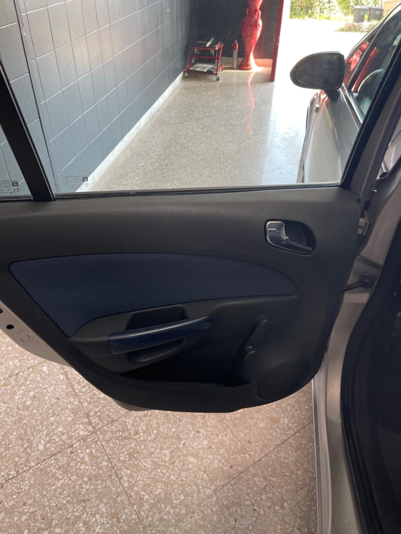 Opel Corsa 1.2 5 porte