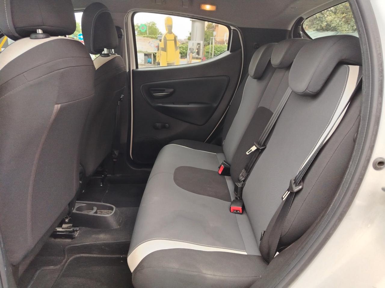 Lancia Ypsilon 1.2 69 CV 5 porte S&S Silver
