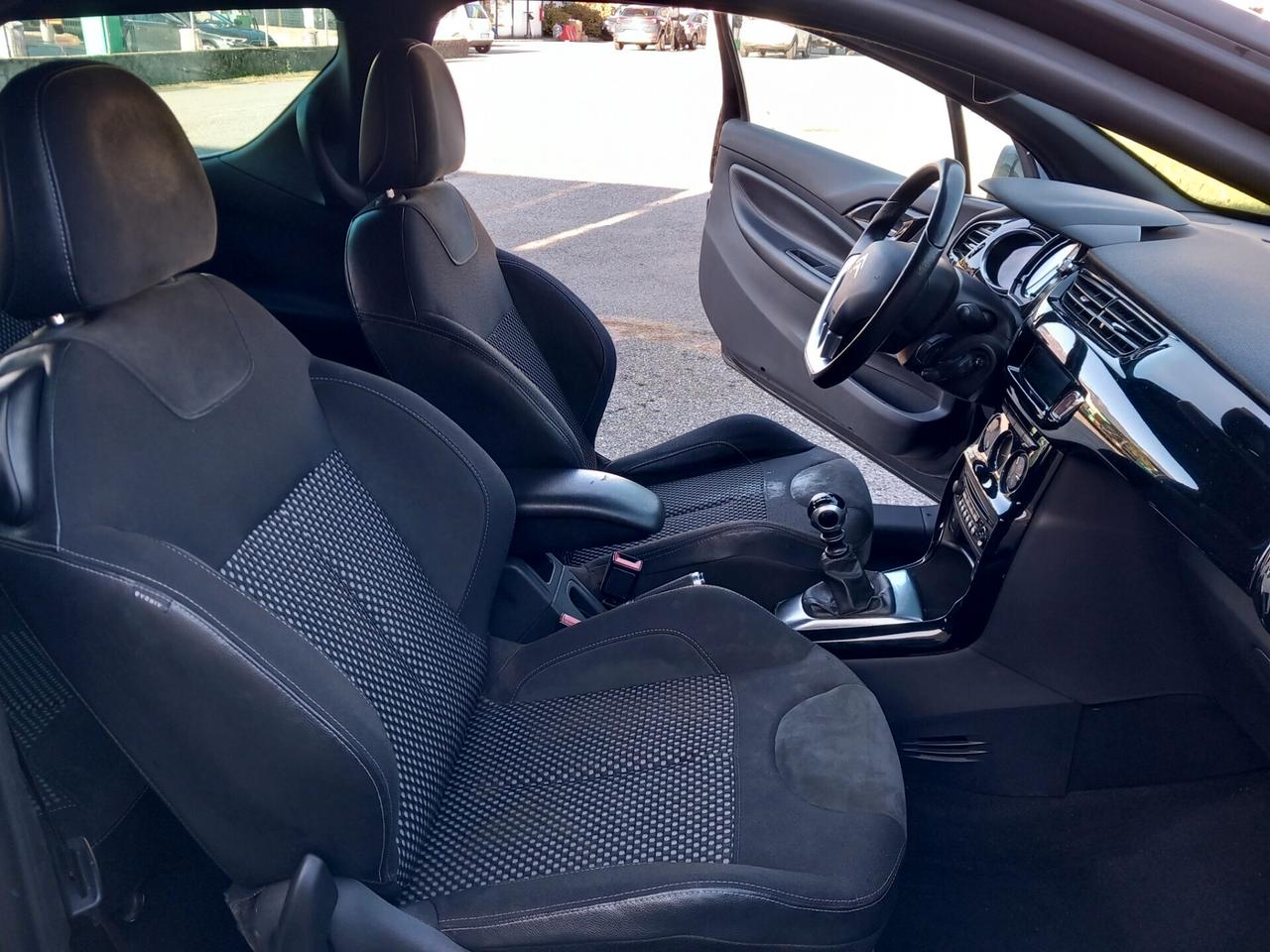 DS3 3 1.6 THP 155 Just Black