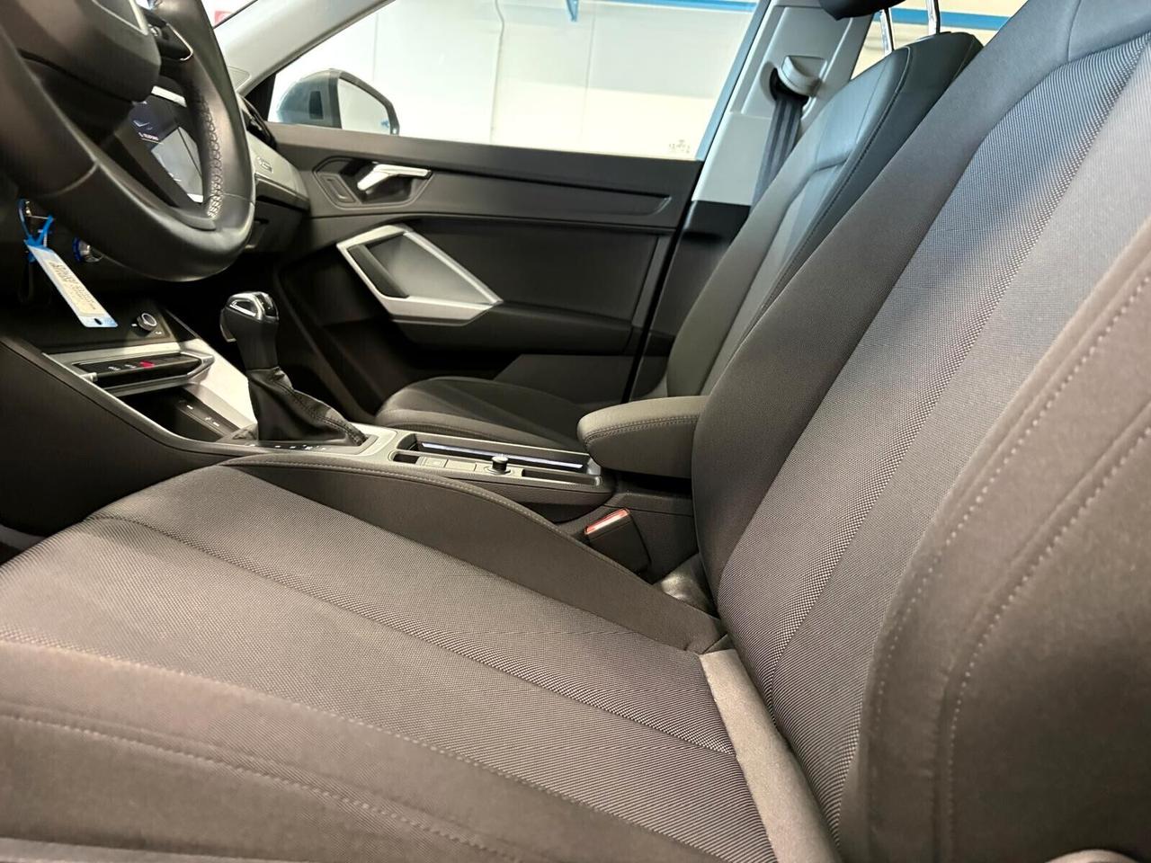 Audi Q3 35 2.0 TDI quattro S tronic 10000 km TETTO