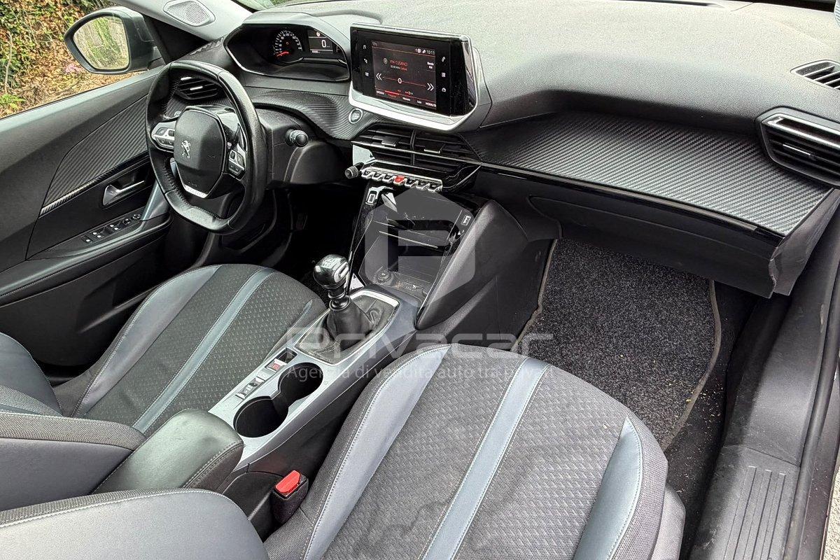 PEUGEOT 2008 PureTech 100 S&S Allure Navi Pack
