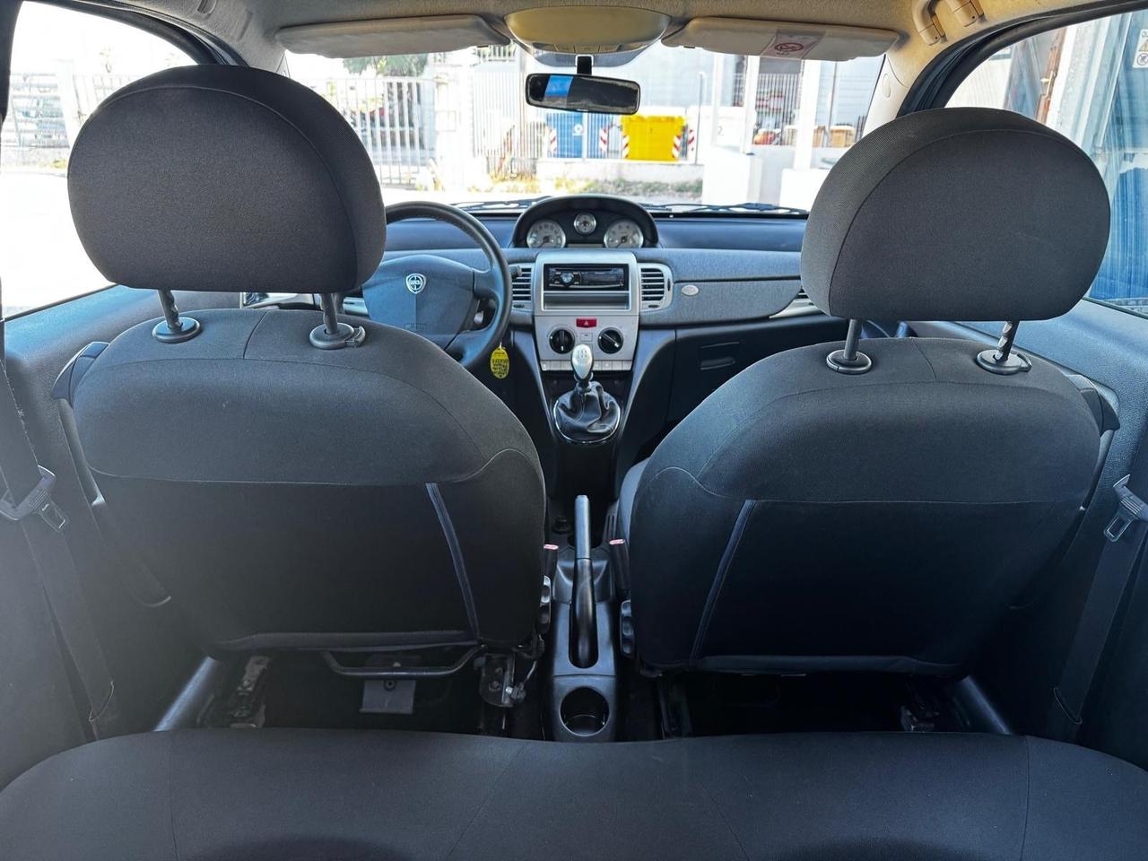 Lancia Ypsilon 1.2 versus neo p ok