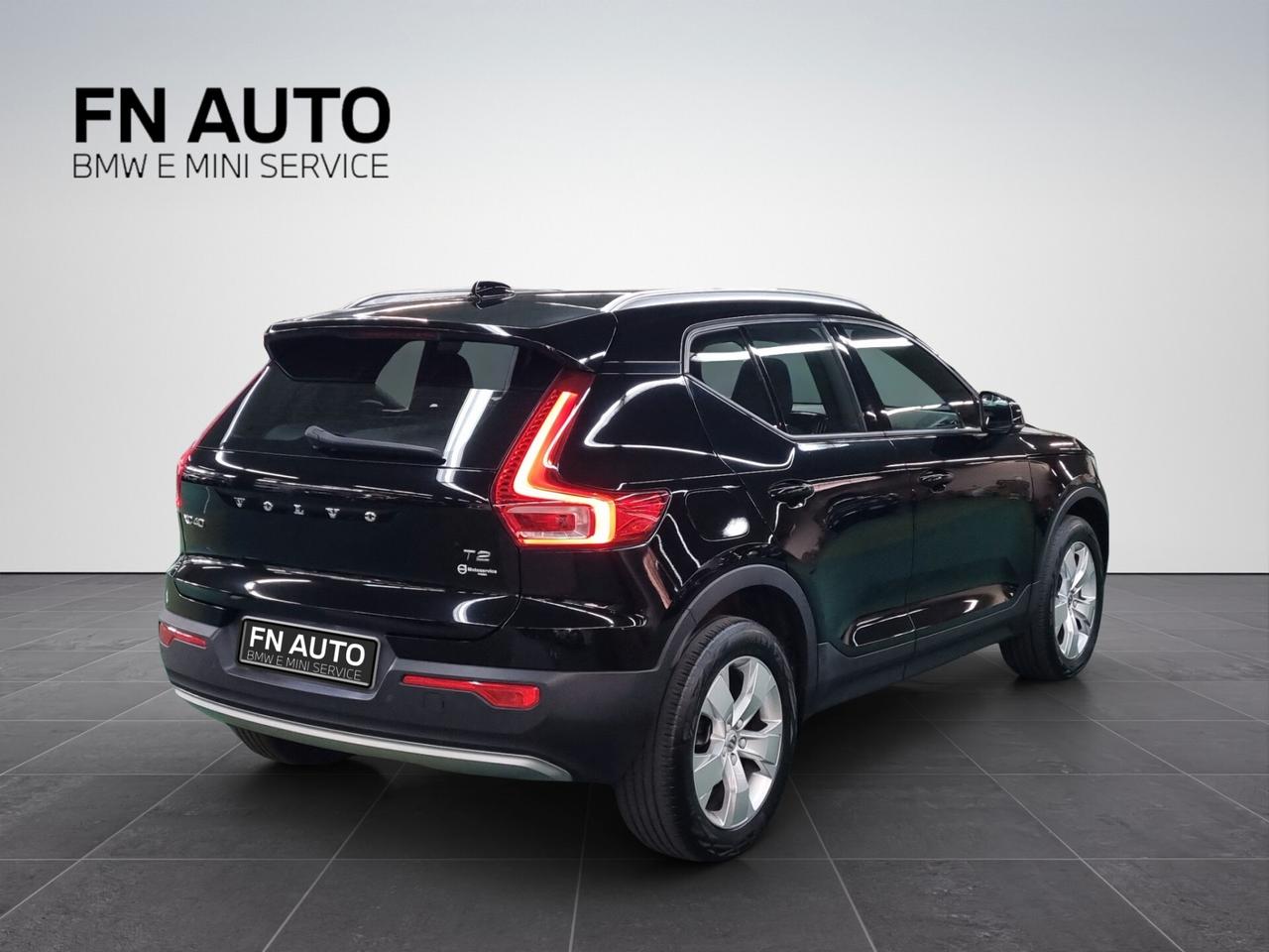 Volvo XC40 T2 automatico Momentum