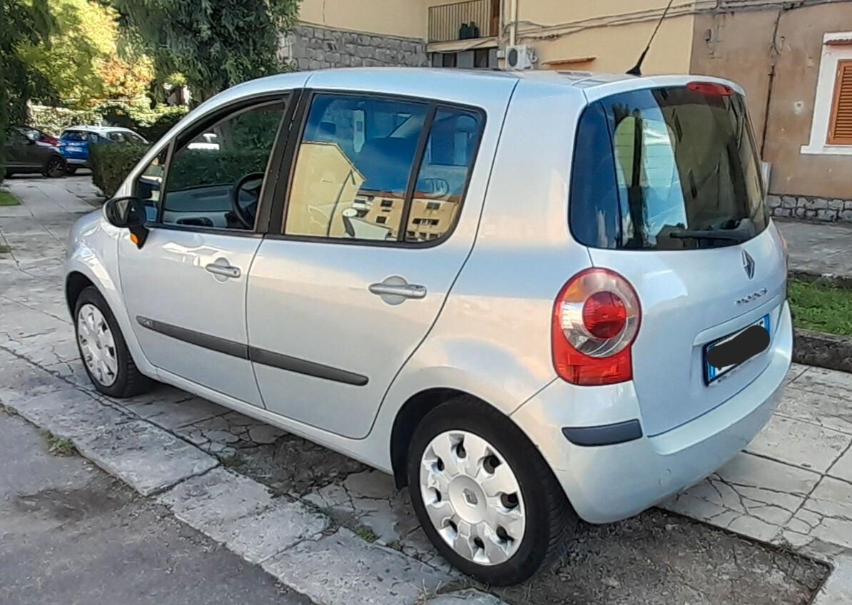 Renault Modus 1.2 16V Saint Tropez
