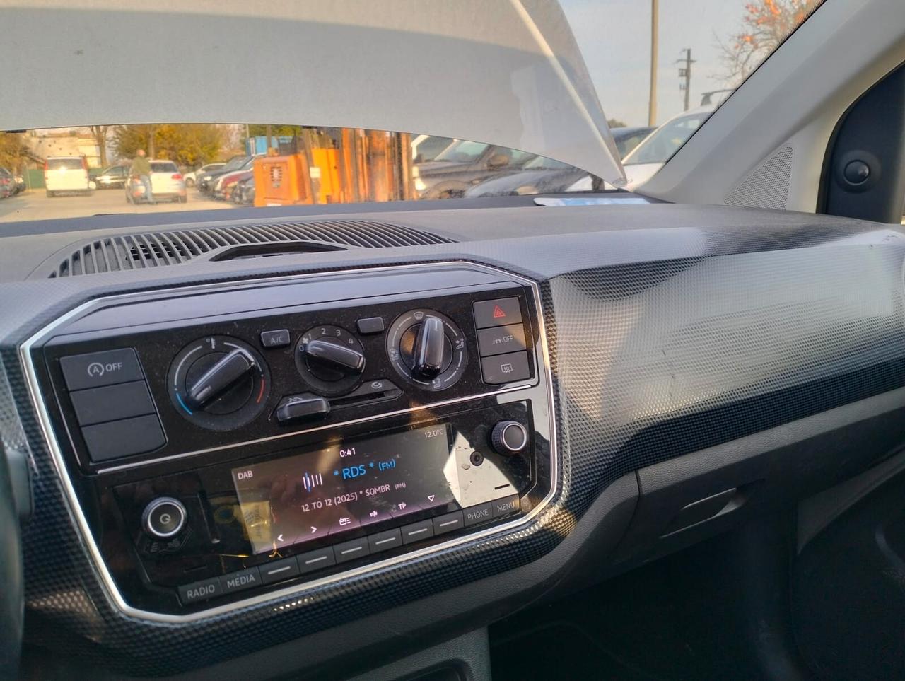 Volkswagen up! 1.0 5p. - SINISTRATA