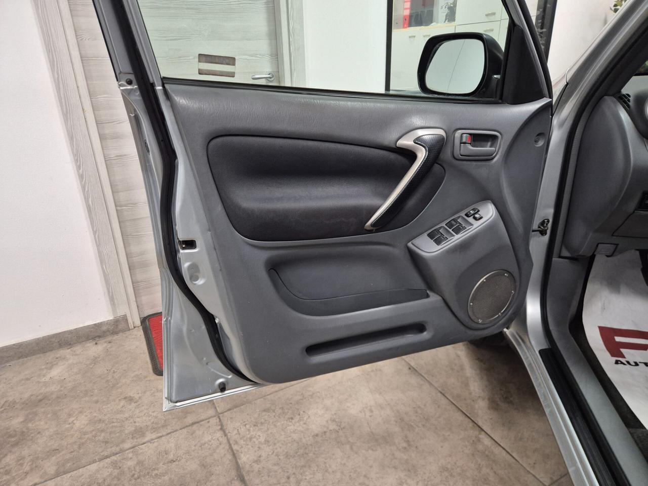 Toyota RAV4 2.0 Tdi D-4D cat 5 porte Sol