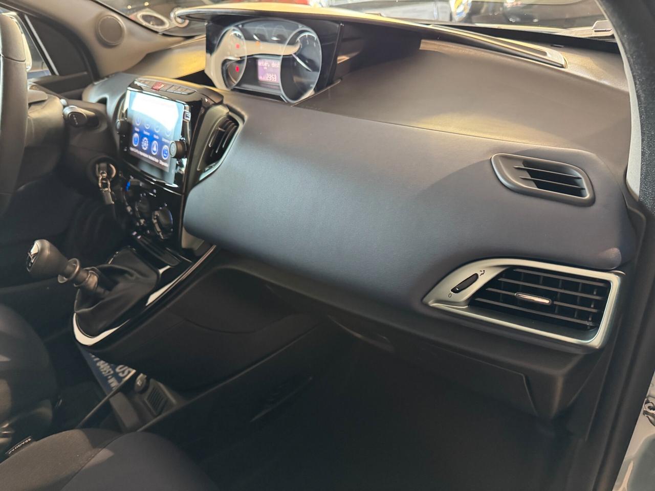 Lancia Ypsilon 1.0 firefly hybrid Platino App Conn Cam 15" Neopat