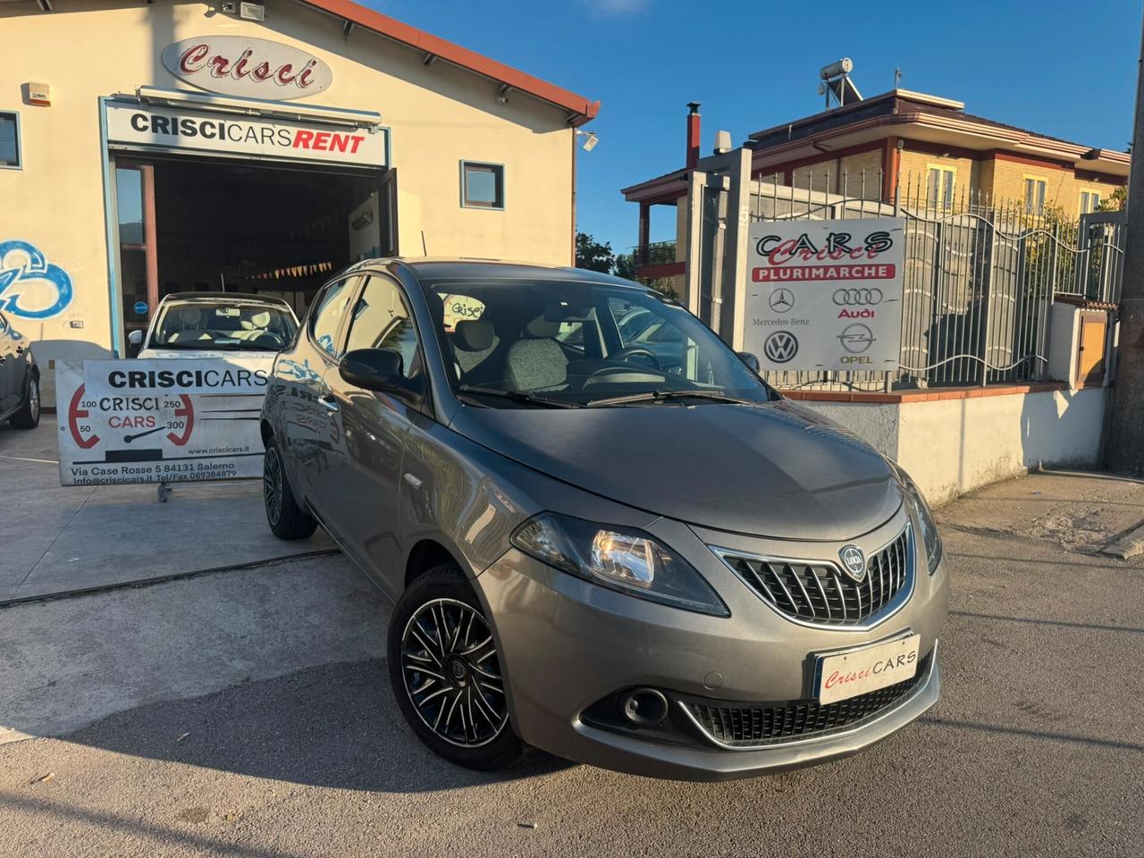 Lancia Ypsilon 1.0 FireFly Hybrid Silver