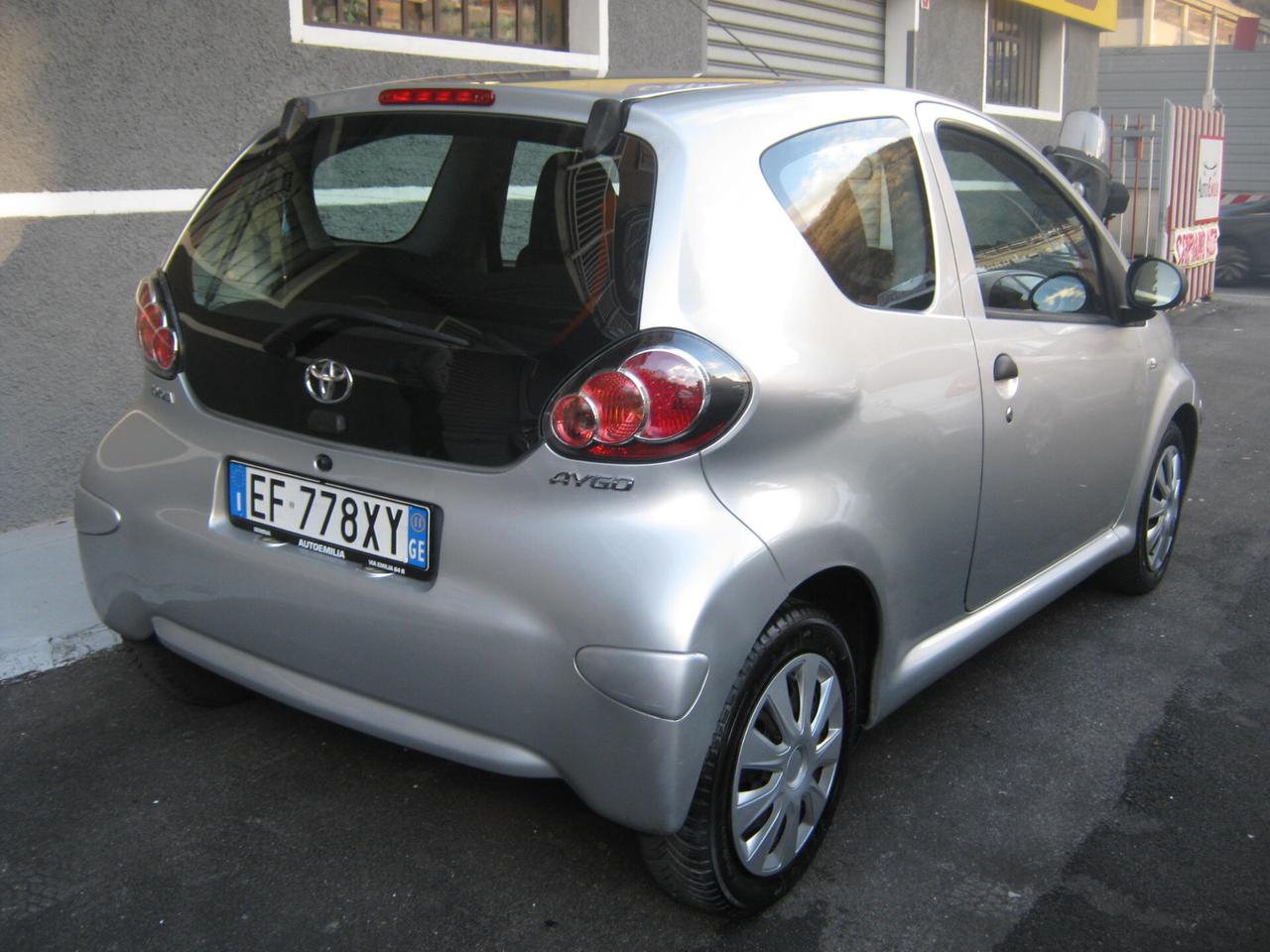 Toyota Aygo 1.0 12V VVT-i 3 porte Connect AUTOEMILIA