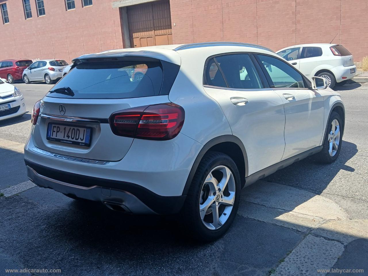 MERCEDES-BENZ GLA 200 d Automatic 4Matic Sport