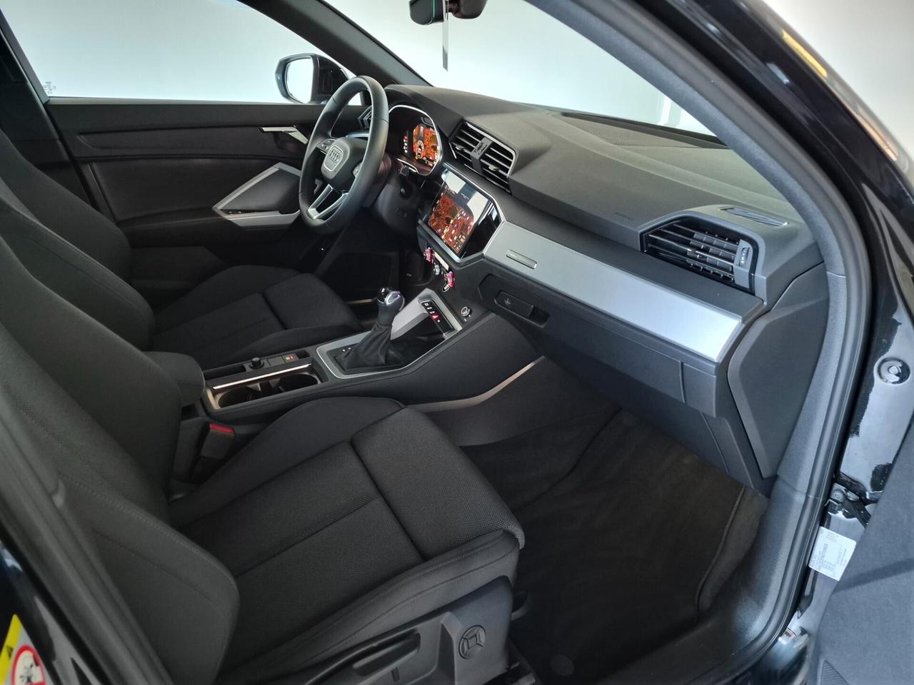 Audi Q3 SPB 35 1.5 TFSI S LINE EDITION S-TRONIC LED NAVI BLACK PACK APPLE CAR PLAY/ANDROID AUTO RETROCAM. C 18" ACC SED. RISC.