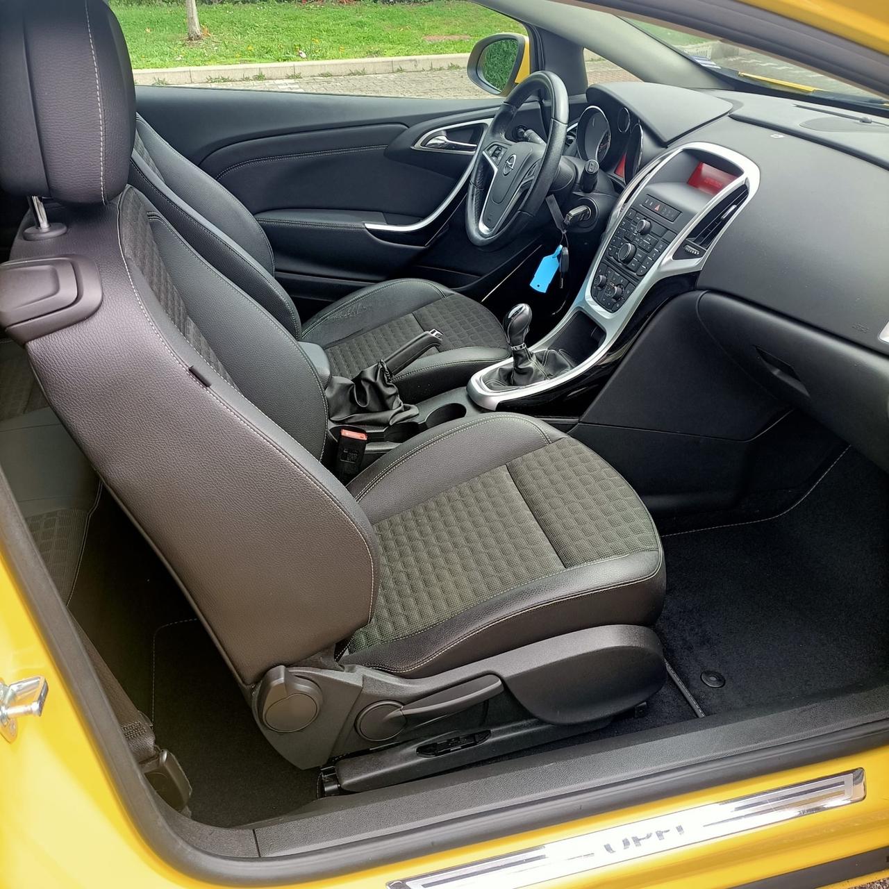Opel Astra GTC 1.4.benzina anno 2012 km 150 mila