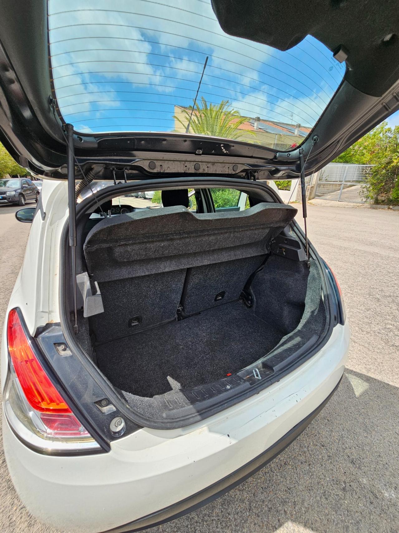 Lancia Ypsilon 1.2 69 CV 5 porte Elefantino Rosa
