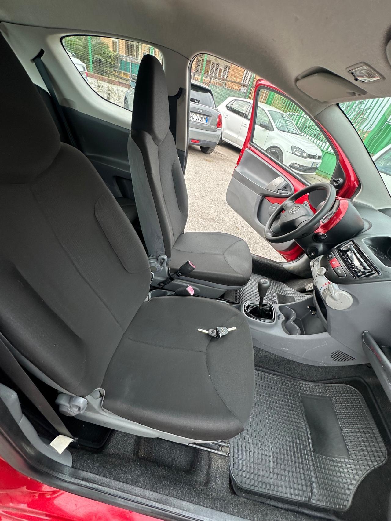 Toyota Aygo 1.0 12V VVT-i 3 porte Sol Red Edition