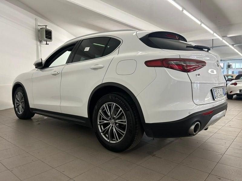 Alfa Romeo Stelvio 2.2 Turbodiesel 190 CV AT8 Q4 Business Tetto apribile e gancio traino