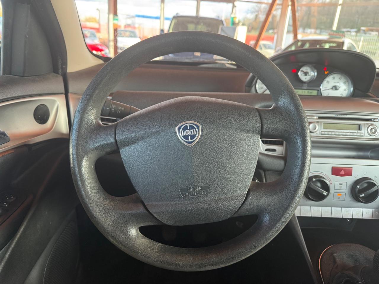 Lancia Ypsilon 1.3 Diesel - Neopatentati