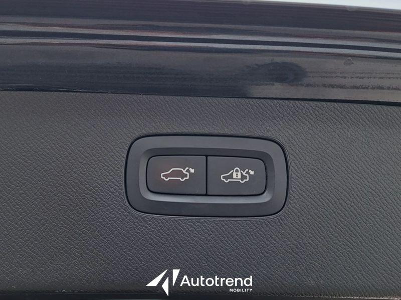 Volvo XC90 B5 235+14 CV AWD Automatica NAVI LED 7 posti Momentum Pro