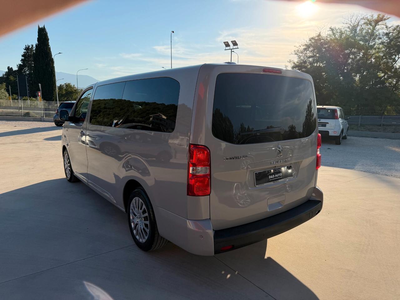 Peugeot Traveller BlueHDi 120 9 POSTI