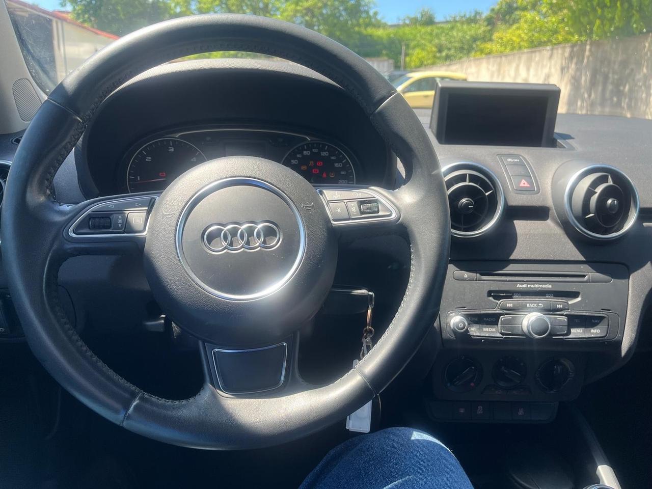 Audi A1 5P-1.6 tdi/90cv-full-2014