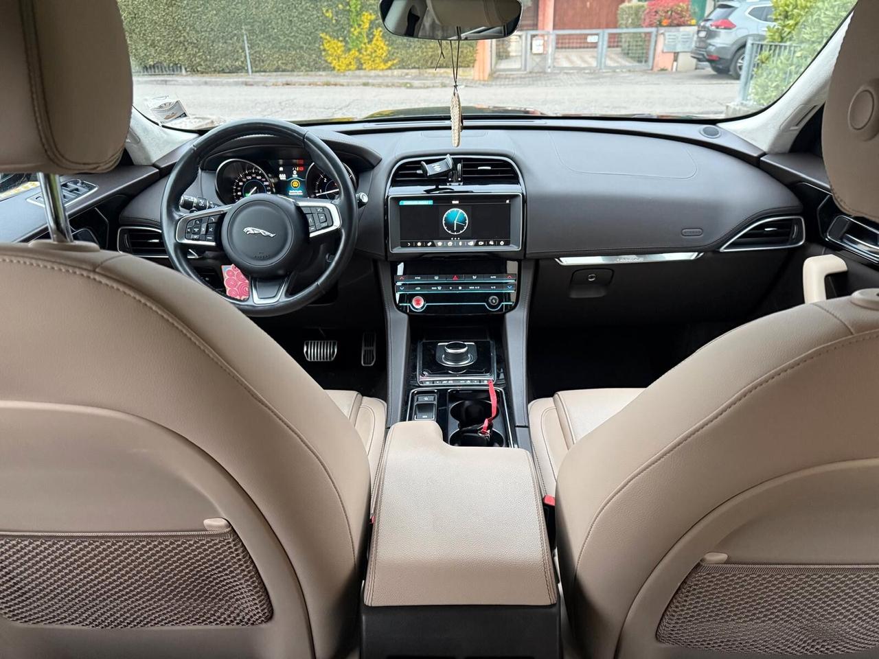 Jaguar F-Pace 2.0 D AWD Prestige