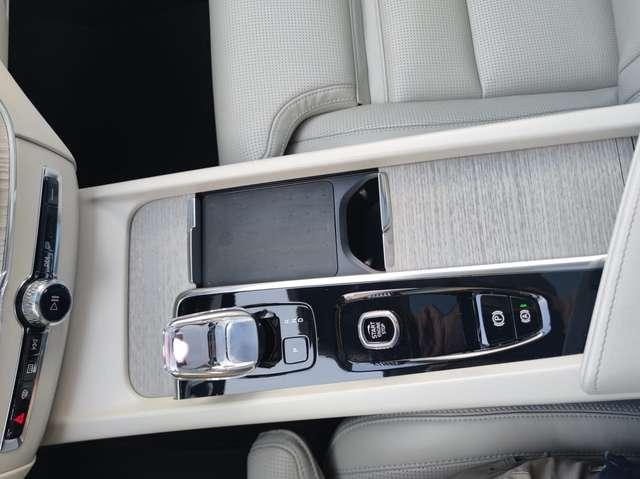 Volvo XC60 XC60 II 2022 2.0 b4 Plus Dark auto