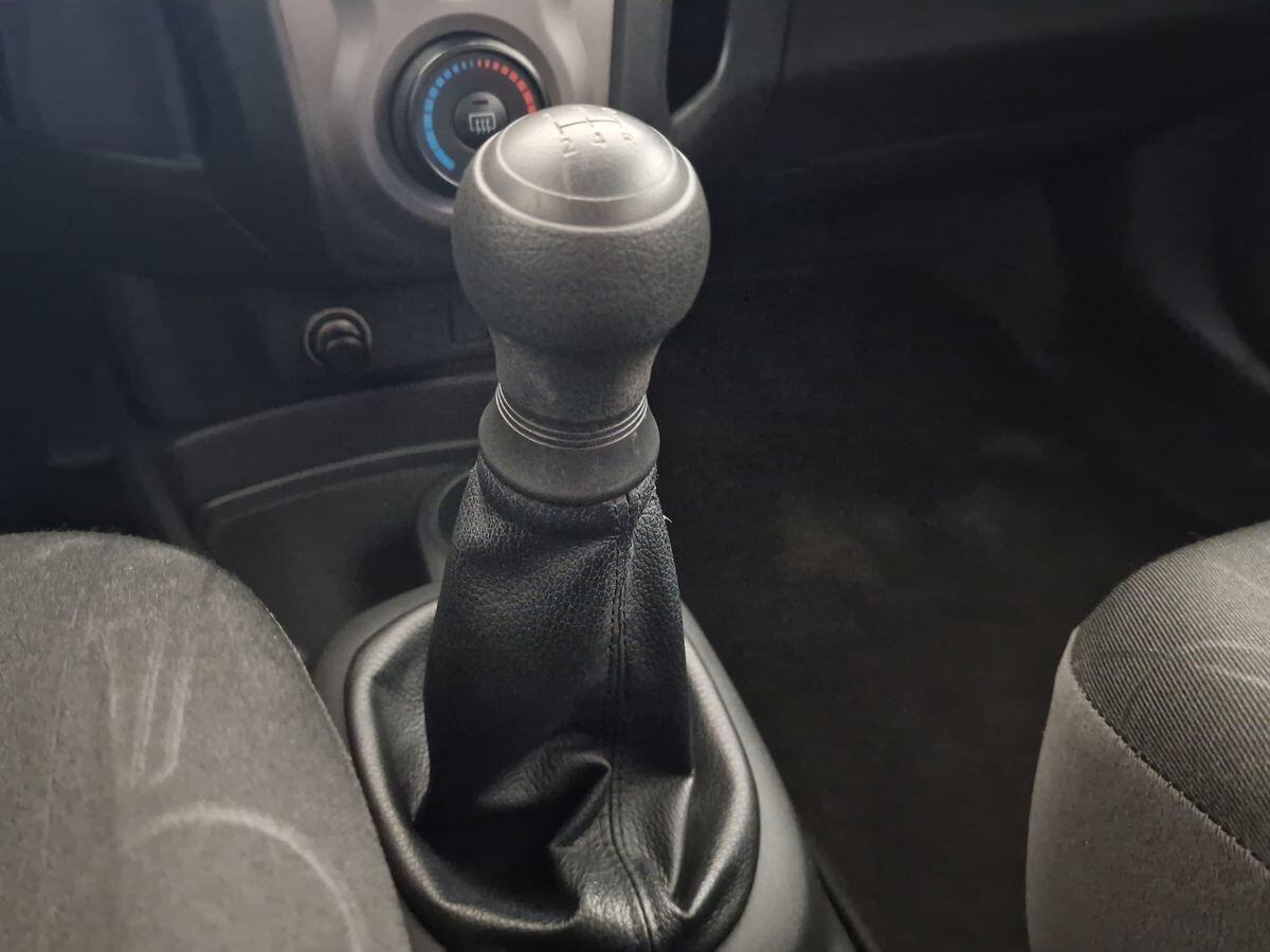 TOYOTA YARIS 1.0 NOW