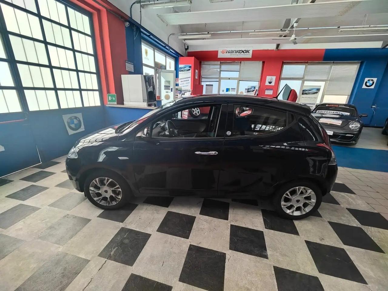 Lancia Ypsilon 5 porte NEOPATENTATO