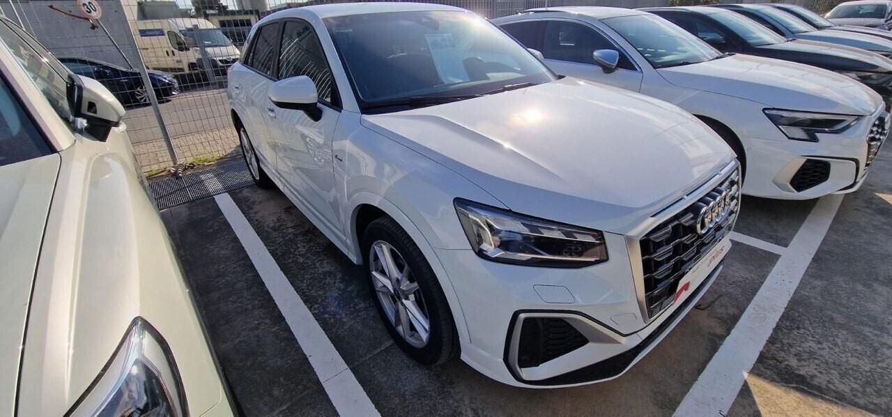 Audi Q2 30 TDI S tronic Identity Black