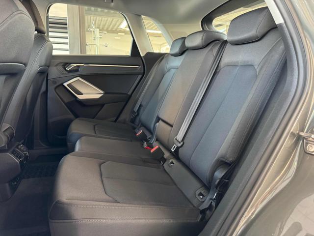 AUDI Q3 40 TDI quattro S tronic Business