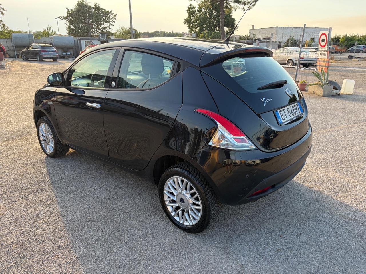 Lancia Ypsilon 0.9 TwinAir 85 CV 5 porte Metano Ecochic Gold