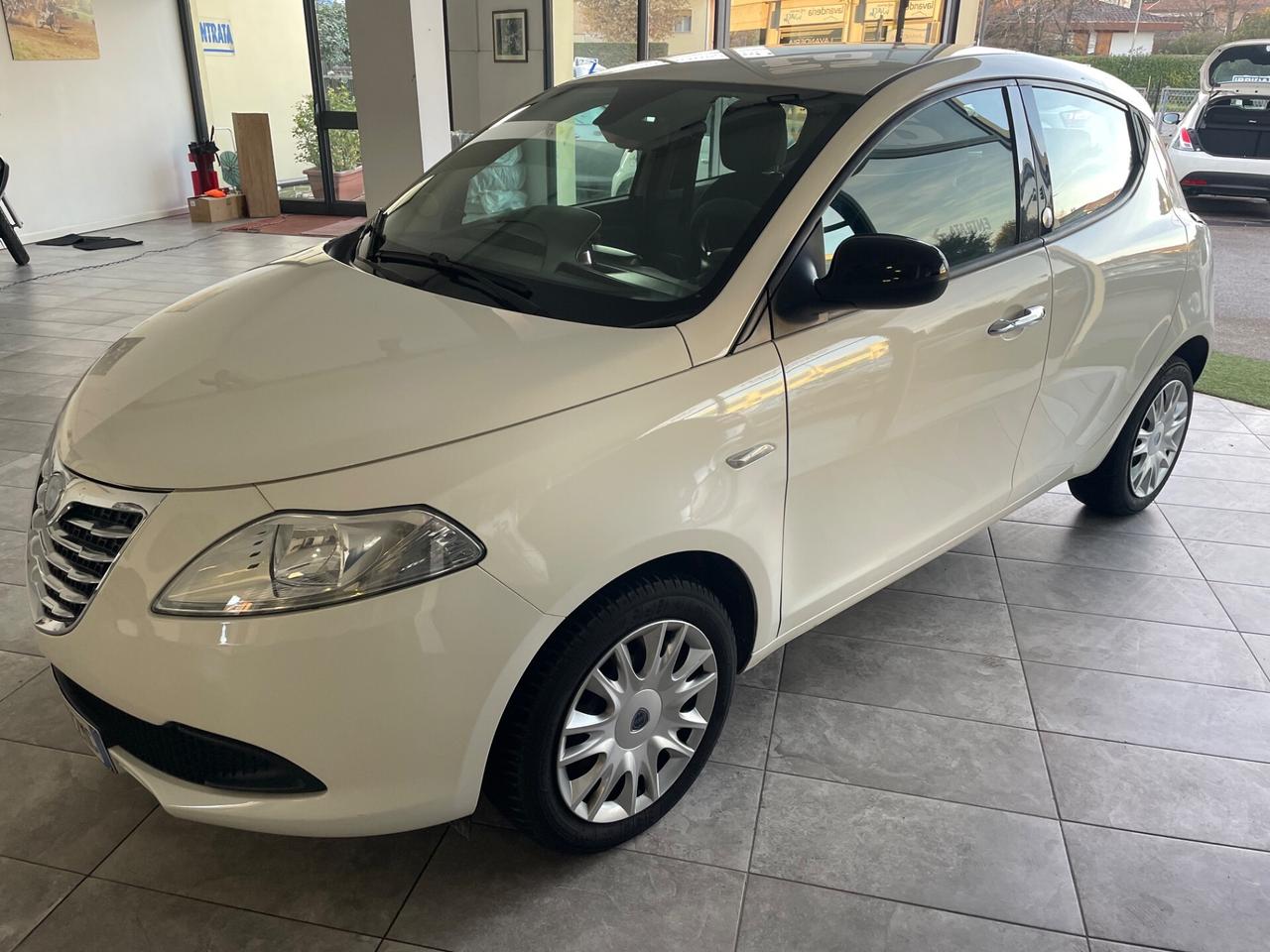 Lancia Ypsilon 1.2 69 CV 5 porte GPL Ecochic Silver
