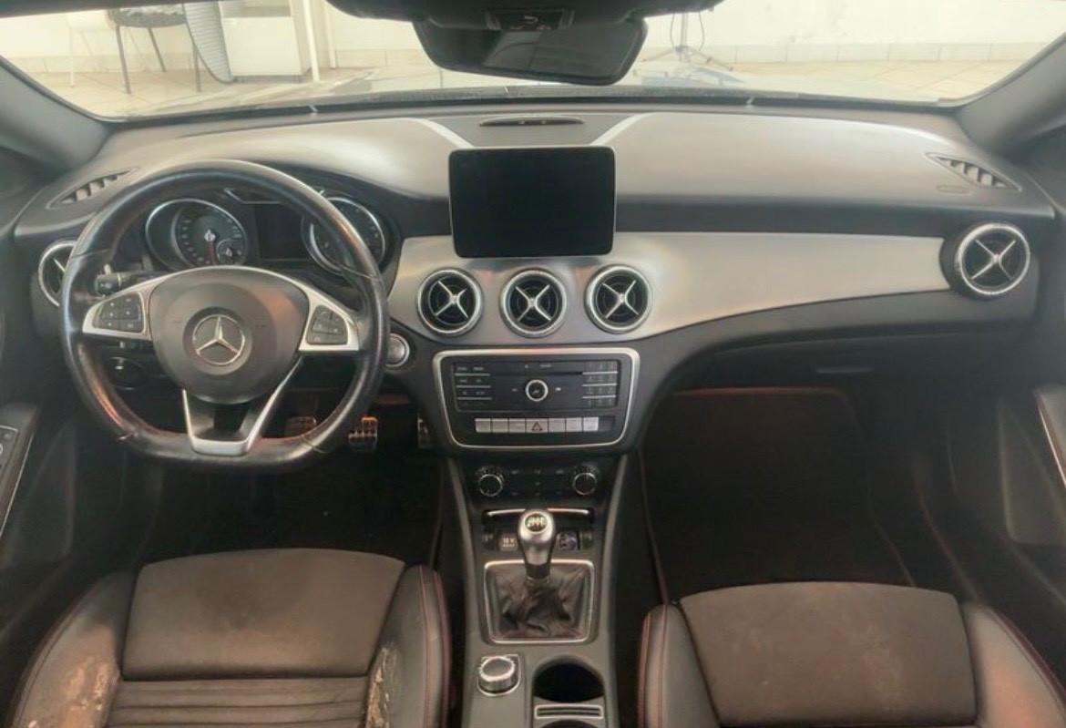 Mercedes-benz CLA 180 Premium